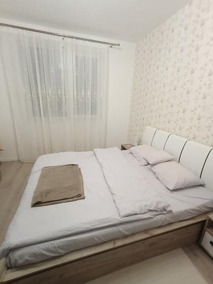 Vand apartament cu 3 camere (mobilat) - 1