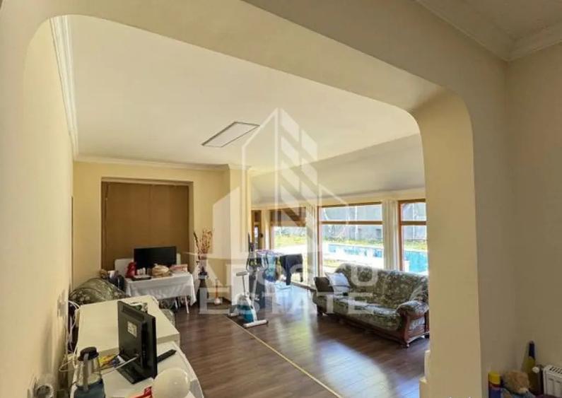 Casa cu piscina si 5 camere in Dinias - 4