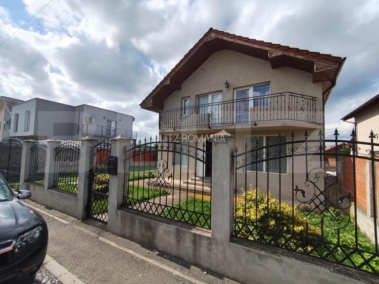 De vanzare casa mobilata complet, racordata la toate utilitatile in Santandrei