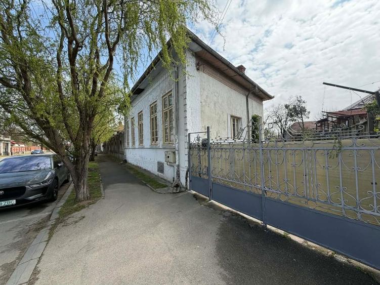 Casa de vanzare in zona semicentrala Craiova - teren 1658 mp - 4