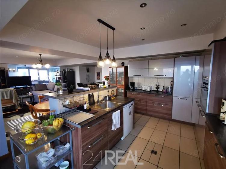 Apartament cu 4 camere în Dacia