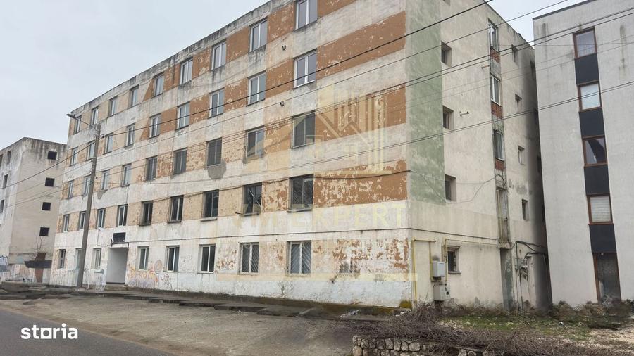 Bloc De Garsoniere P+4 Suprafata Utila 2135Mp Teren 2967 Mp Campulung - 1