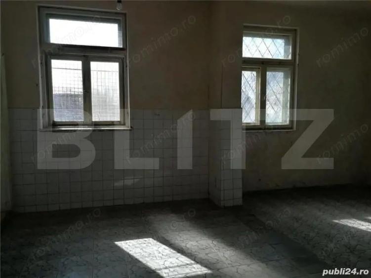 Cladire vanzare pe 3 nivele 15 camere,3 bai - 5