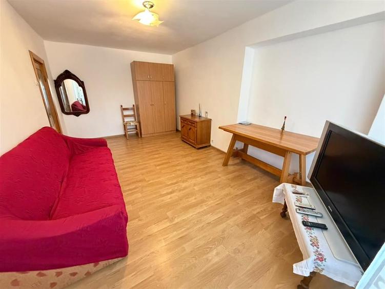 Apartament cu 3 camere decomandat în Păcurari