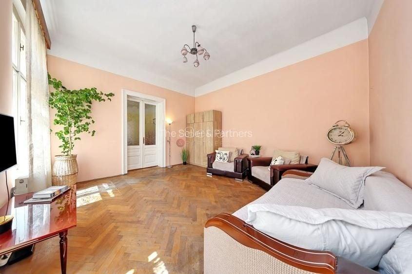 Apartament cu 4 camere semidecomandat în Centrul Istoric