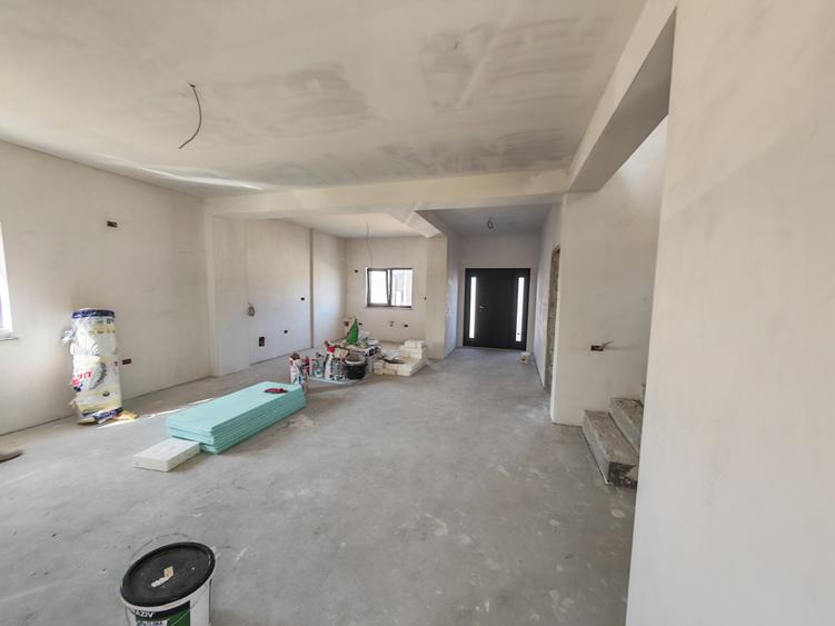 Casă individuală cu 5 camere cu Canalizare în Agigea