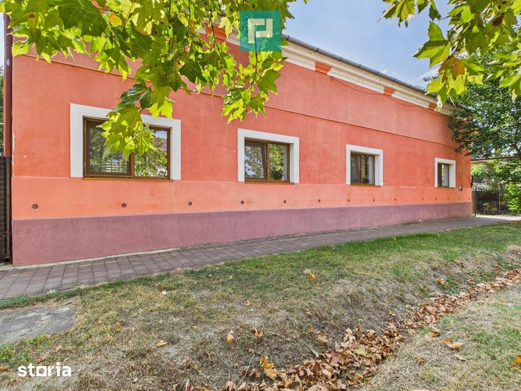 Casă cu 6 camere cu Teren 3800 Mp în Central