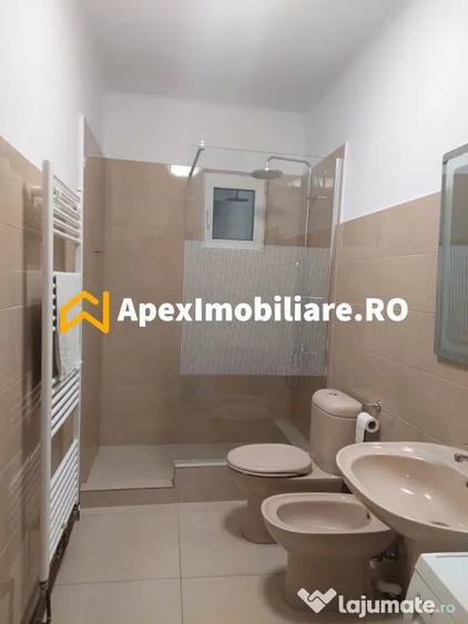Apartament cu 3 camere semidecomandat în Moșilor