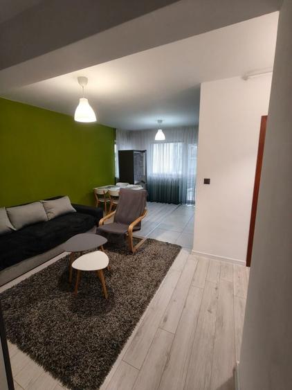 Apartament cu 3 camere decomandat în Florești