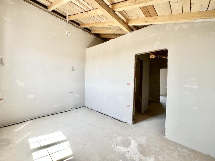Duplex cu 4 camere cu Canalizare în Moșnița Veche