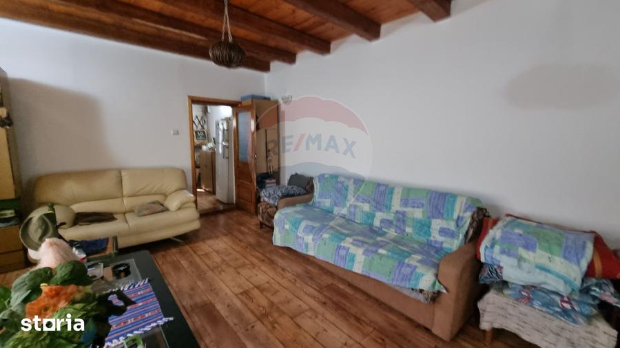 Casă cu 5 camere cu Teren 1000 Mp în Central