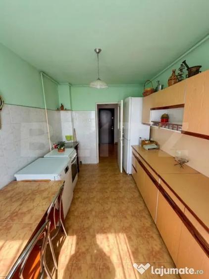 Apartament cu 3 camere decomandat în Take Ionescu