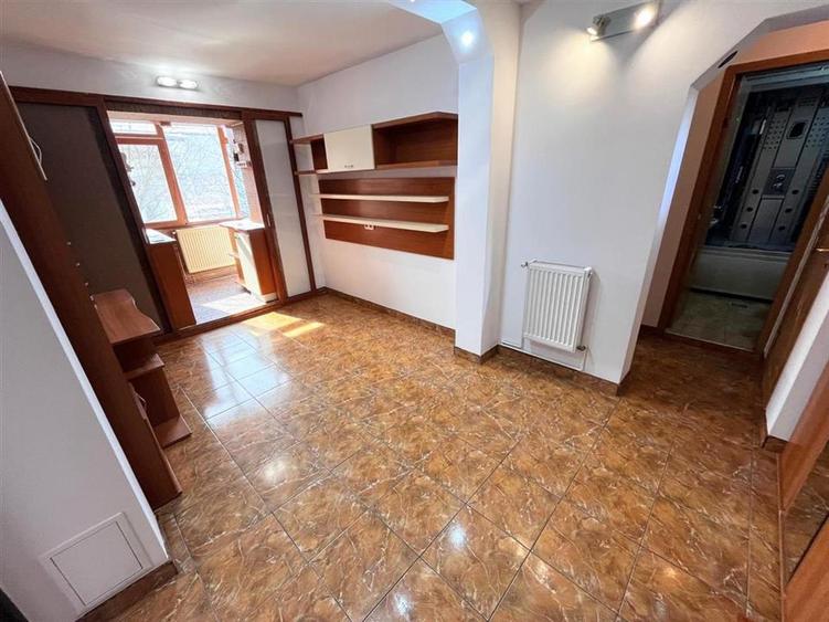 Apartament cu 2 camere decomandat, mobilat în Nicolina