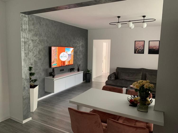 Apartament cu 3 camere decomandat în Tudor