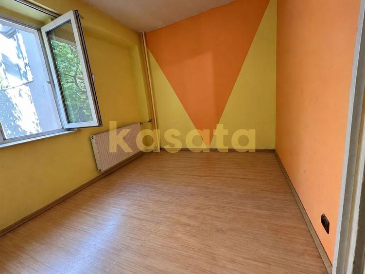 Apartament cu 3 camere decomandat în Vitan