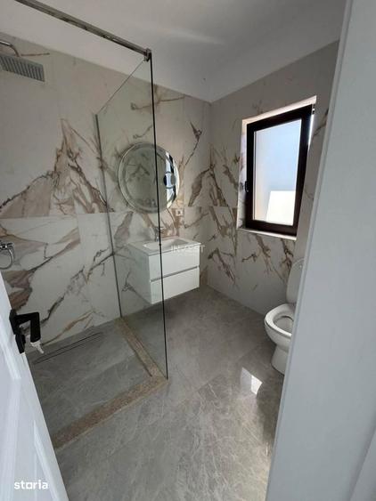 Casă cu 4 camere în Uricani