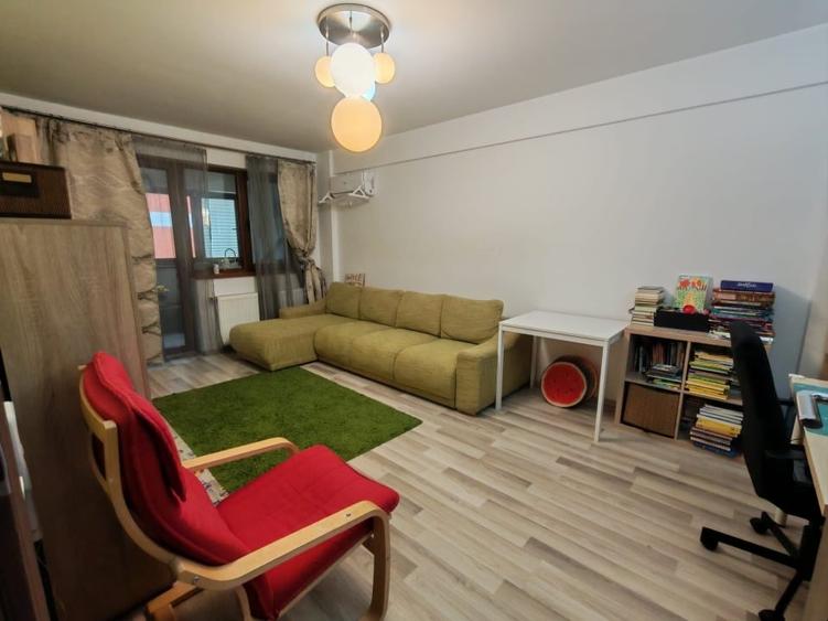 Apartament cu 2 camere decomandat, mobilat în Central