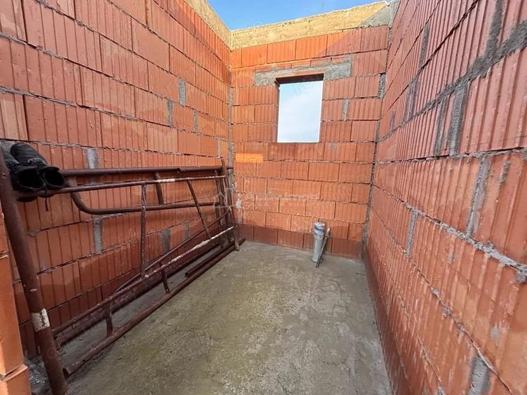 Casă cu Teren 560 Mp în Tărian