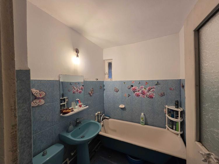 Apartament cu 4 camere decomandat în Central