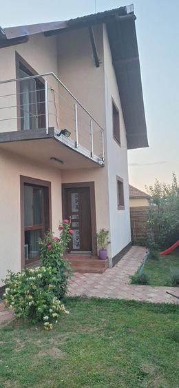 Casă cu 4 camere în Geamăna
