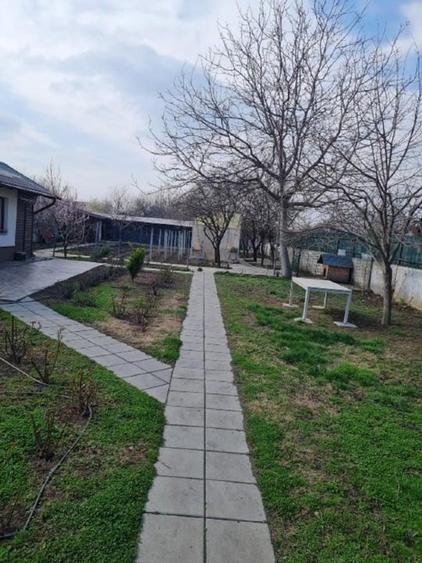 Teren 1700 mp, deschidere 18,40 ml, cu casa la strada principala - 2