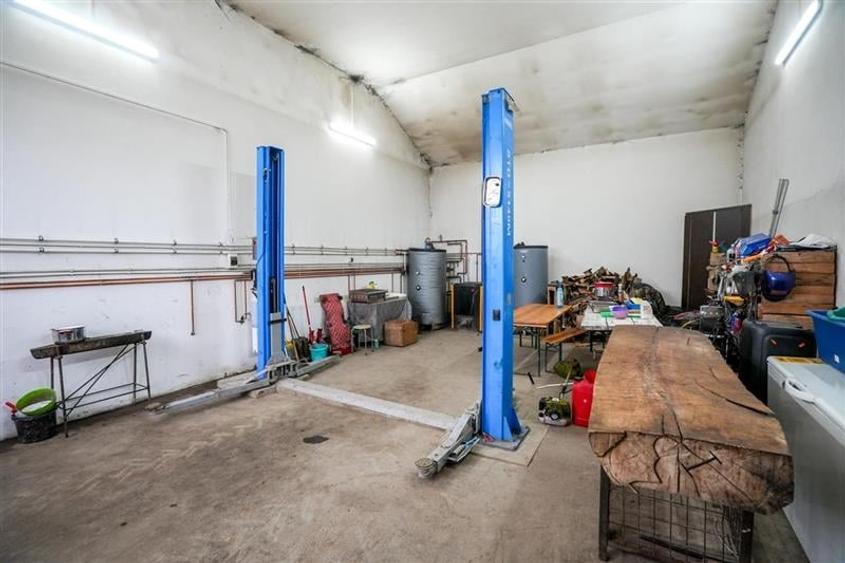 Film&Tur! Domeniu pe 222.000mp+ Ferma +Anexe specifice+Constructie+
rezidential - 60