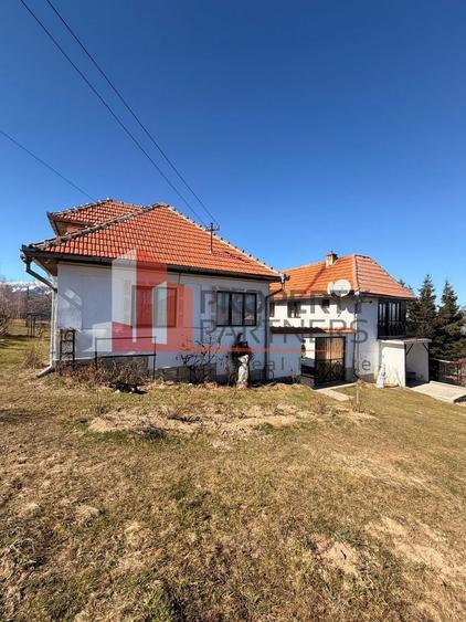 Casă tradițională cu 1800 mp teren  în Sohodol, Bran | Priveliște superba - 3