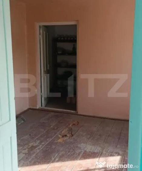 Casa cu 3 camere, bucatarie si baie, 105 mp ?i un teren de - 7