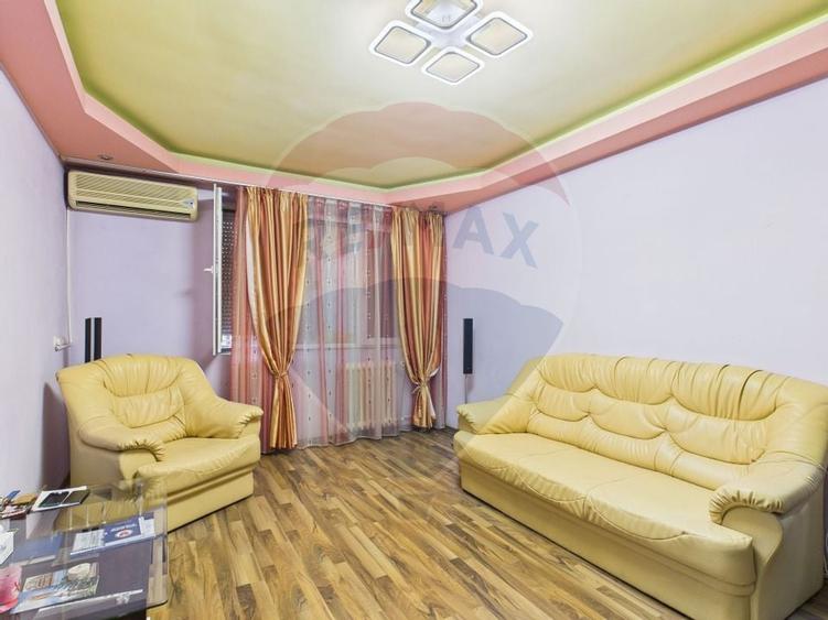 Apartament cu 3 camere de vânzare în zona 1 Decembrie 1918 - 1