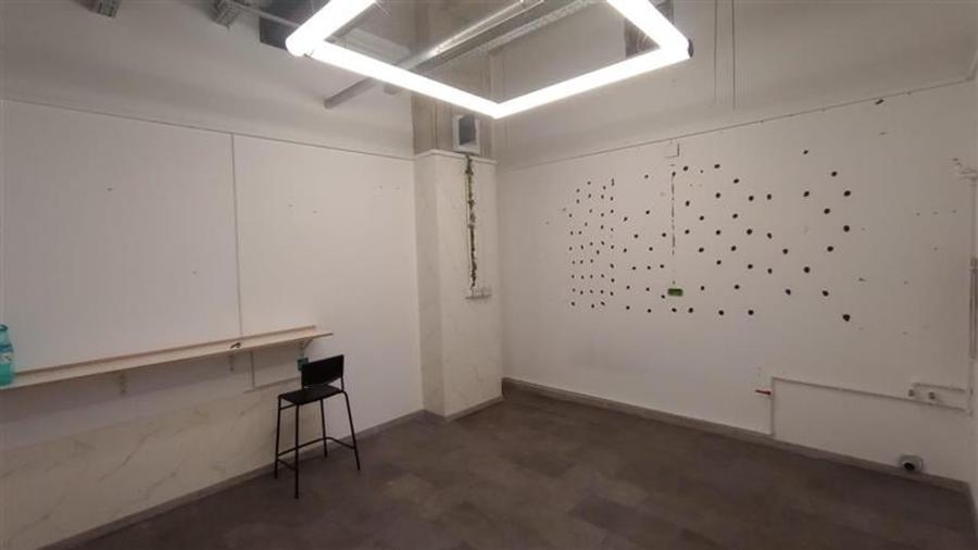 Spatii cu vad comercial si standuri - zona Piata Sudului - 7