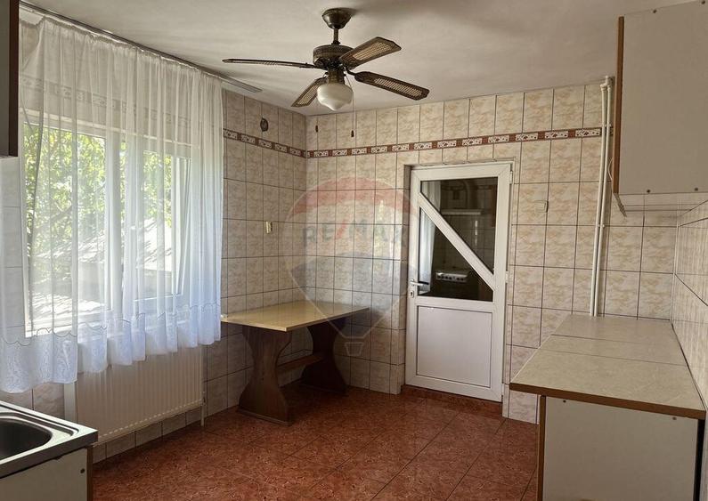 Casa spa?ioasa in Ciritei, gata de mutat - 4