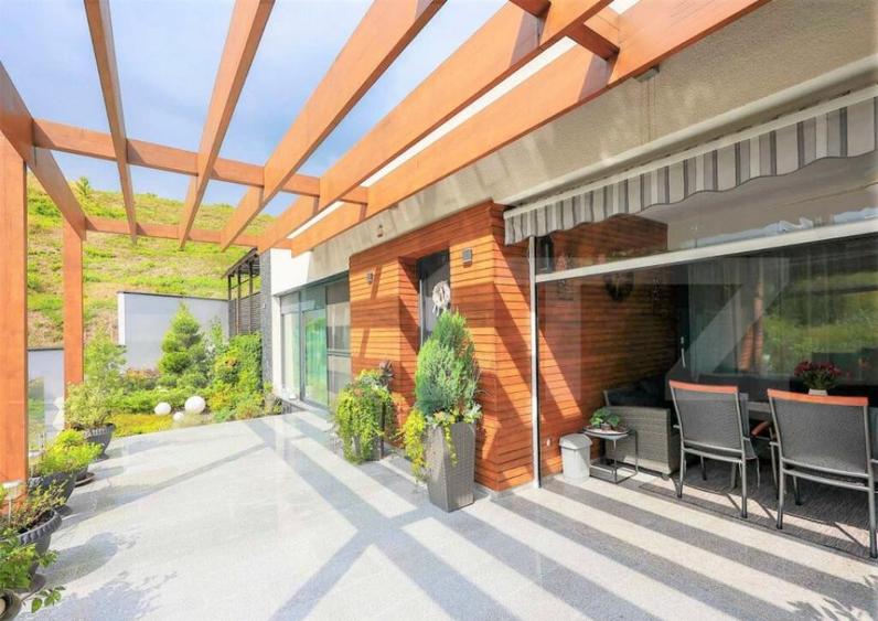 De vanzare Casa cu 4 camere, lux ?i confort la 5 minute de - 25