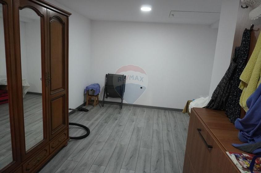 Casă cu 5 camere de vânzare, str. Dragoș Vodă - 15