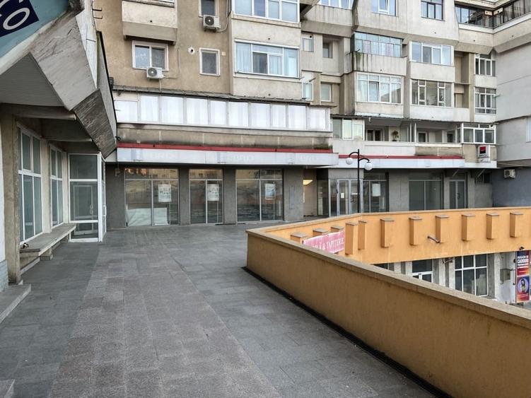 Inchiriez spatii comerciale intre 90 - 500 mp, Pietonal-fostul BRD - 1