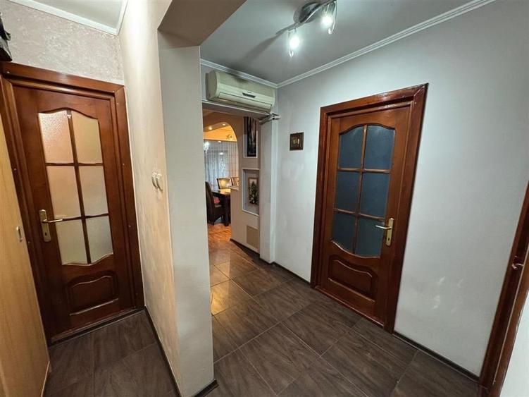 Apartament 3 camere, etaj 3 , zona Liceul Pedagogic, mobilat - 16