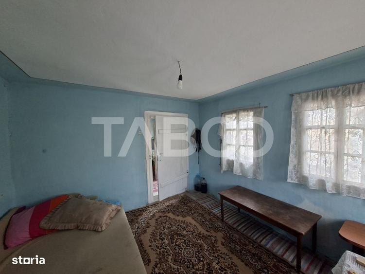 Casă cu 2 camere nedecomandat cu Teren 580 Mp în Axente Sever