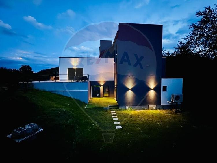 Vanzare Vila la munte - 26