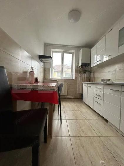 APARTAMENTB 3 CAMEREU ETAJ 1 ,ULTRA CENTRAL INTR-O ZONA LINISTITA - 2