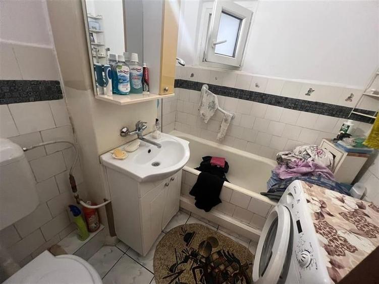 Apartament cu 3 camere decomandat - 70 mp - Zona Adriatica, Str. Aleea Visinului - 10
