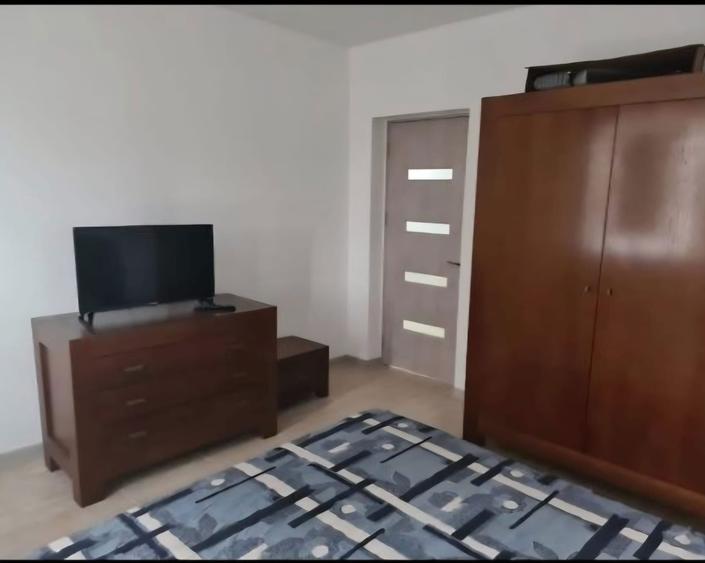 Inchiriez garsoniera bloc nou 1 Mai - 2