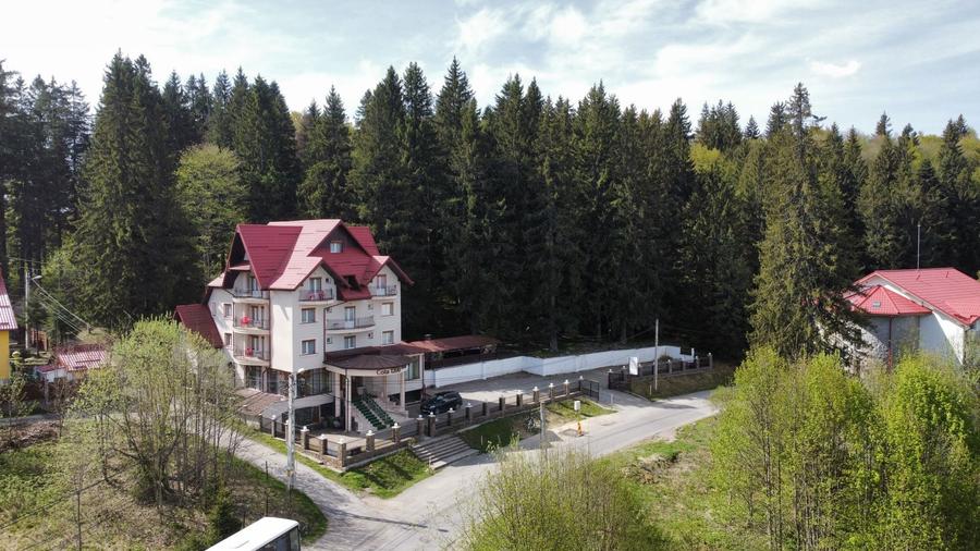 Predeal - Inchiriez PENSIUNE de 1000 MP pe Str. TREI BRAZI nr. 64 - 2
