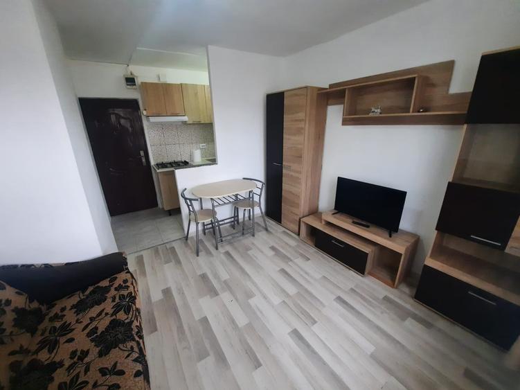 Garsoniera, etajul 2/4, zona Podu Ros - 2