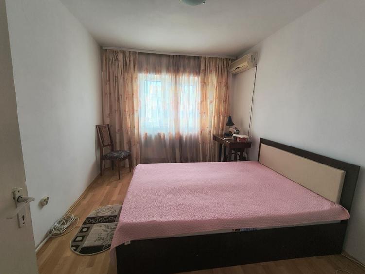 Apartament cu 3 camere decomandat, mobilat în Gara