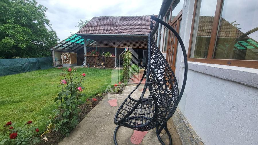 Casa individuala cu 6 camere,2 bai,teren de 1017 mp Pischia Central - 1