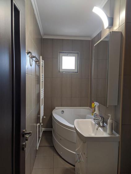 Inchiriez apartament 3 camere zona centrala - 8