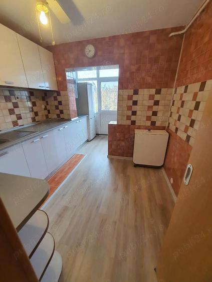 Vand apartament decomandat, cu 3 camere, in 1 mai - 7