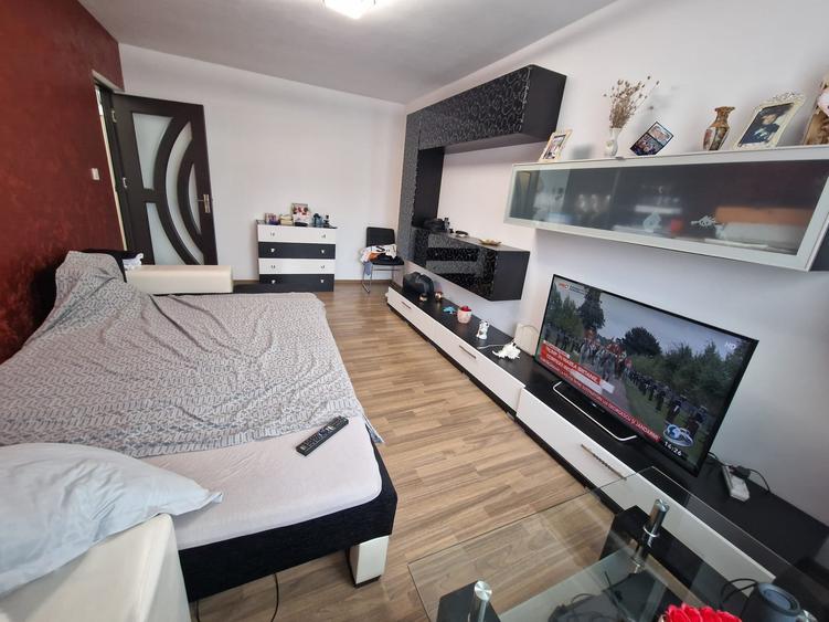 Apartament cu 3 camere ,decomandat, zona Alexandru cel Bun - 2