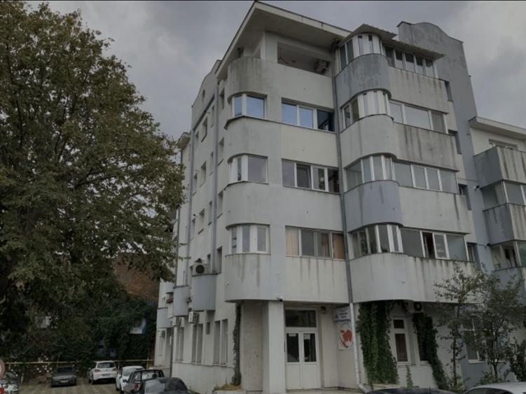 Inchiriez spatiu central cu parcare privata - 6