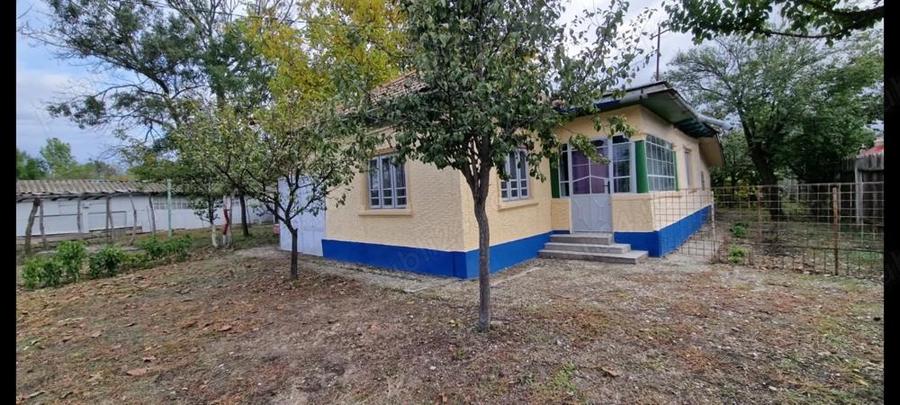 Vand 2 case ,comuna vartoape, 50 mp fiecare, teren 2000mp - 2