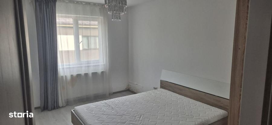 Apartament cu 3 camere semidecomandat în Florești